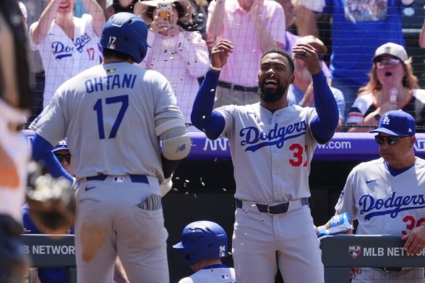 Shohei Ohtani, Teoscar Hernández, Dave Roberts, sunflower seeds celebration