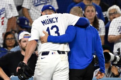 Max Muncy, Dodgers trainer Thomas Albert