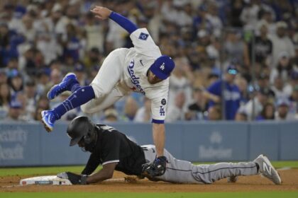 Max Muncy injured
