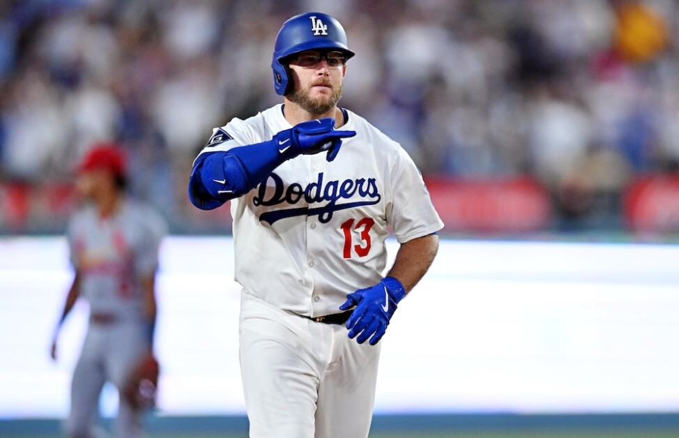 Max Muncy back with Dodgers after missing time with oblique strain