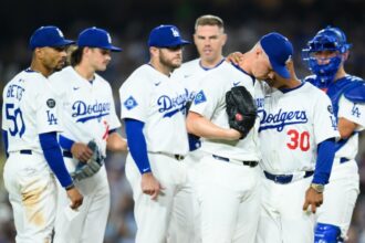 Jack Dreyer, Dave Roberts, Mookie Betts, Alex Freeland, Max Muncy, Freddie Freeman, Dalton Rushing, mound visit, pitching change