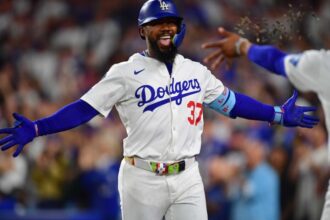 Teoscar Hernández, sunflower seeds celebration