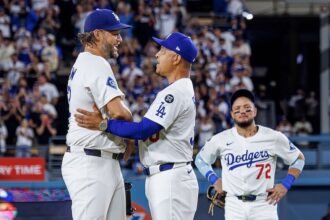 Clayton Kershaw, Dave Roberts, Miguel Rojas, mound visit, pitching change