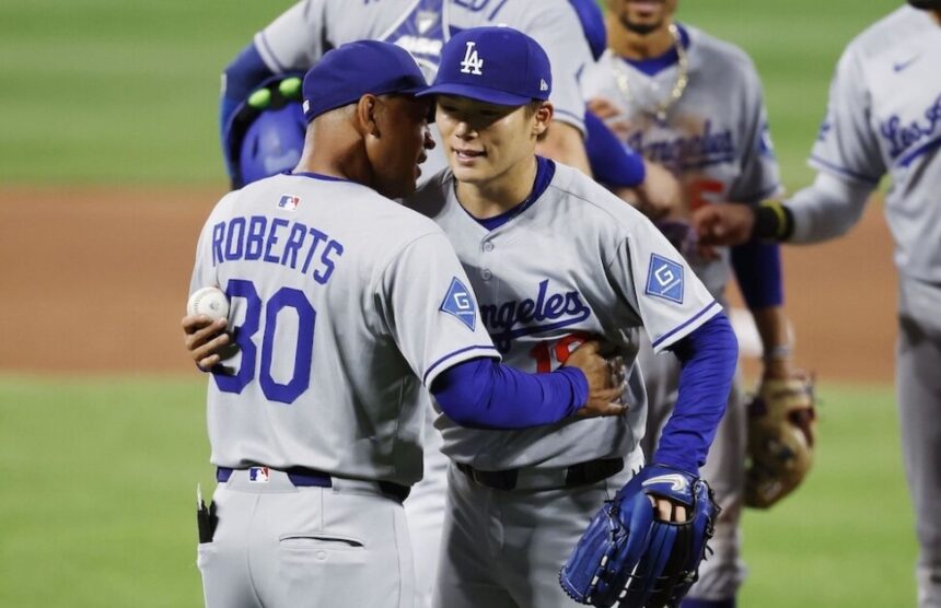 Dave Roberts, Yoshinobu Yamamoto, pitching change