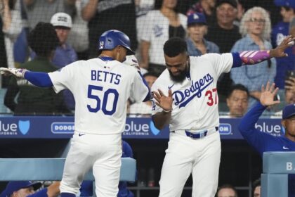 Mookie Betts, Teoscar Hernández, Dave Roberts