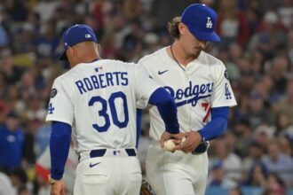 Dave Roberts, Justin Wrobleski, pitching change