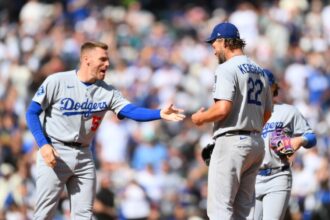 Freddie Freeman, Clayton Kershaw, pitching change