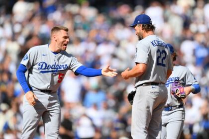 Freddie Freeman, Clayton Kershaw, pitching change