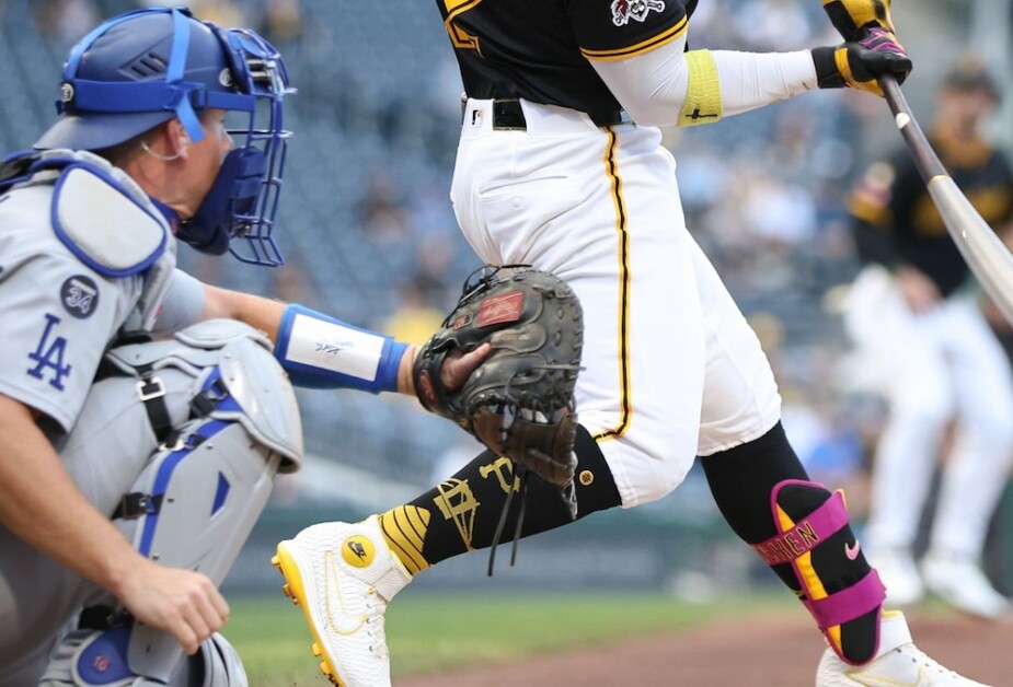 Dodgers injuries: Will Smith leaves Pirates game after foul ball hits hand