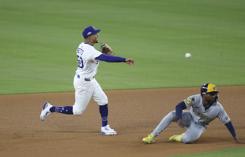 Mookie Betts has surprising reaction to being named Gold Glove Award finalist