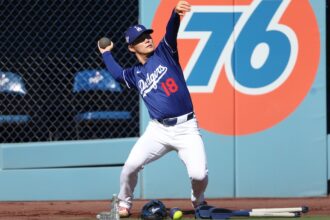 Yoshinobu Yamamoto javelin, weighted ball, 76 logo, 2025 World Series