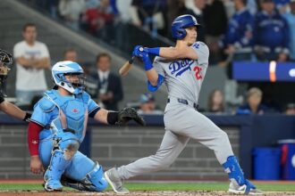 Tommy Edman, Alejandro Kirk, 2025 World Series