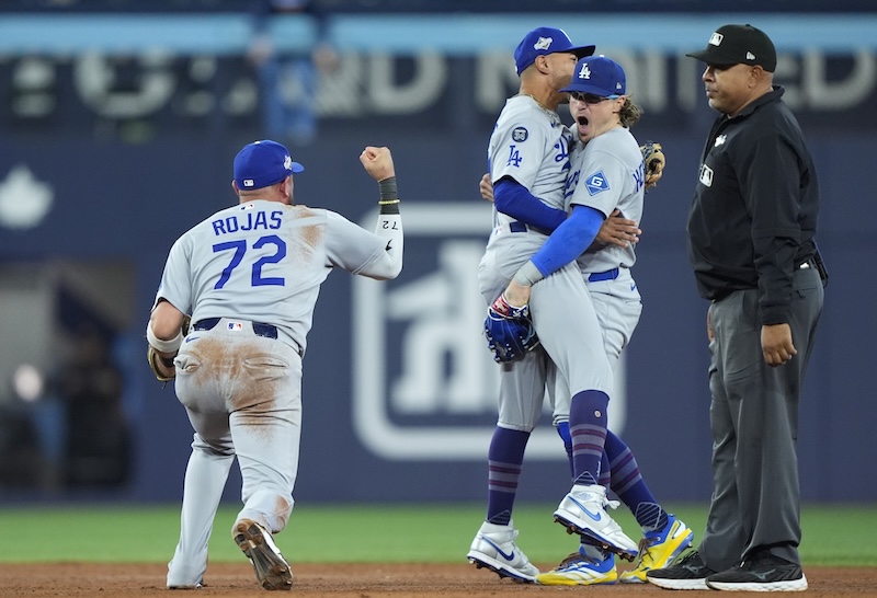 Dodgers World Series: Kike Hernandez Had Unexpected Help From Blue Jays Fans On Game-Ending Double Play