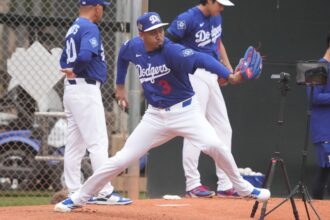Edwin Díaz, Dave Roberts, Shohei Ohtani, 2026 Dodgers Spring Training