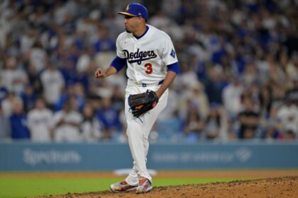 Edwin Díaz, Dodgers gold jersey