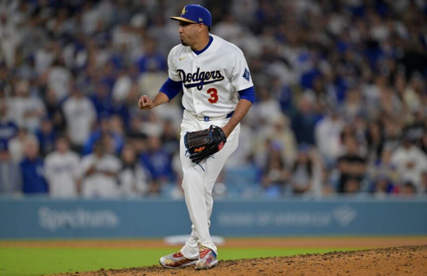 Edwin Díaz, Dodgers gold jersey