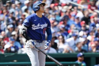 Shohei Ohtani, Dave Roberts, blue Dodgers alternate road jersey