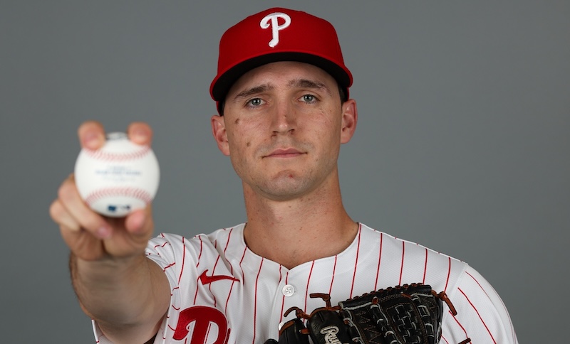 Dodgers acquire relief pitcher from Phillies