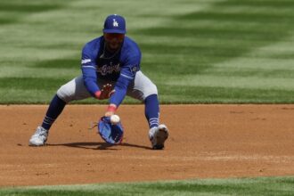 Mookie Betts, blue Dodgers alternate road jersey