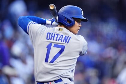 Shohei Ohtani, gold MLB logo