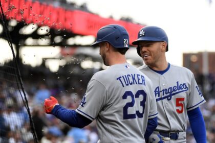 Kyle Tucker, Freddie Freeman, sunflower seeds celebration