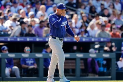 Dave Roberts, mound visit, pitching change, alternate Dodgers jersey