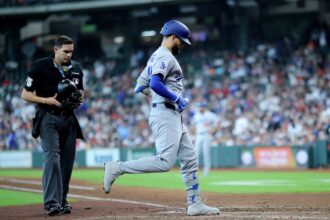 Andy Pages, umpire Edwin Jimenez