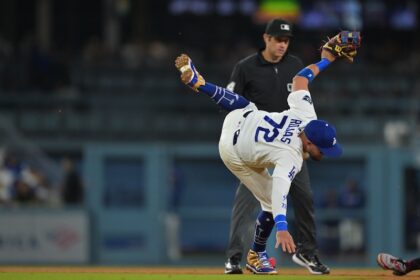Miguel Rojas, umpire John Tumpane
