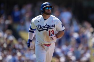 Max Muncy, Mother's Day