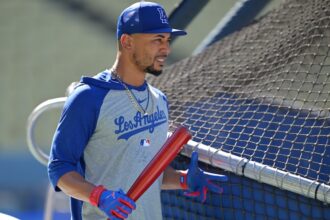 Mookie Betts, Dodgers batting practice