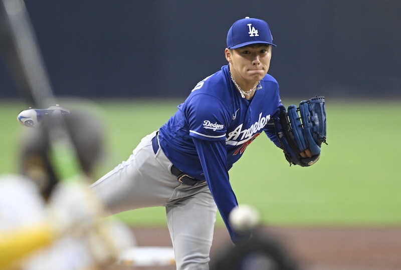 Yoshinobu Yamamoto, alternate Dodgers road jersey