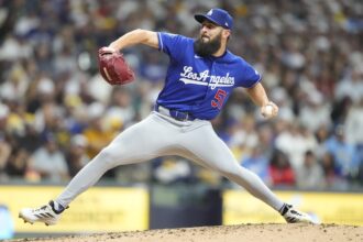 Alex Vesia, alternate Dodgers road jersey