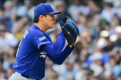 Yoshinobu Yamamoto, alternate blue Dodgers jersey