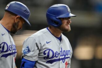 Max Muncy hit by pitch, Chris Woodward