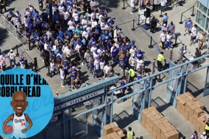Shaq bobblehead, Dodgers fans