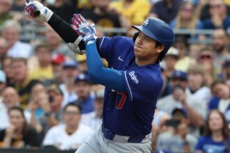 Shohei Ohtani, alternate Dodgers road jersey