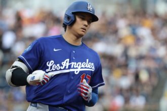 Shohei Ohtani home run, alternate Dodgers road jersey