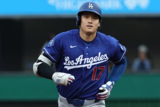 Shohei Ohtani home run, alternate Dodgers road jersey