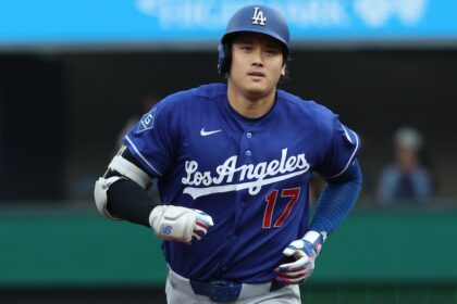 Shohei Ohtani home run, alternate Dodgers road jersey