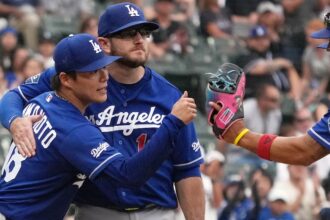Yoshinobu Yamamoto, Max Muncy, Santiago Espinal, alternate blue Dodgers road jersey
