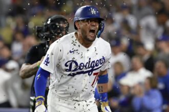 Miguel Rojas, sunflower seeds celebration