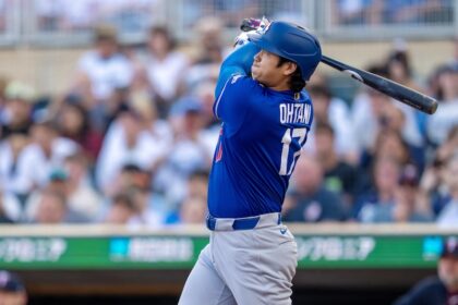 Shohei Ohtani home run, blue alternate Dodgers jersey