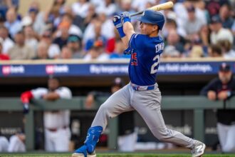 Tommy Edman, blue Dodgers jersey