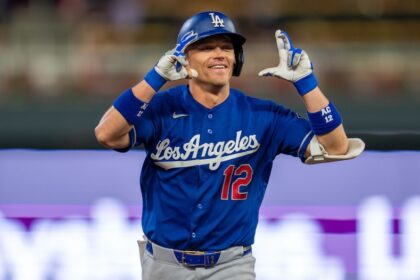 Alex Call home run celebration, alternate Dodgers road jersey