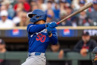 Mookie Betts home run, alternate Dodgers road jersey