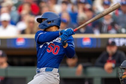 Mookie Betts home run, alternate Dodgers road jersey