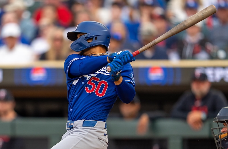 Mookie Betts home run, alternate Dodgers road jersey