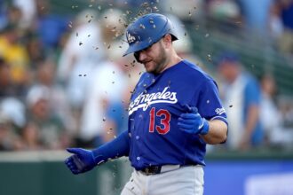 Max Muncy home run, sunflower seeds celebration, alternate Dodgers road jersey