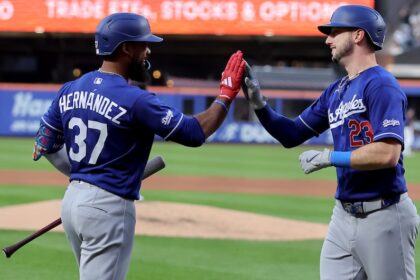 Teoscar Hernández, Kyle Tucker, alternate blue Dodgers jersey