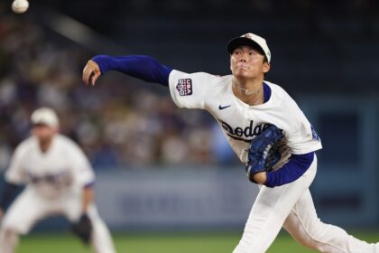 Yoshinobu Yamamoto, Max Muncy, Fourth of July